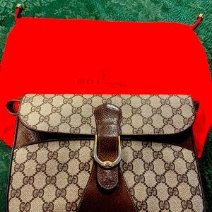 Genuine Gucci 10” X 7 1/2” leather clutch or shoulder bad gently used.